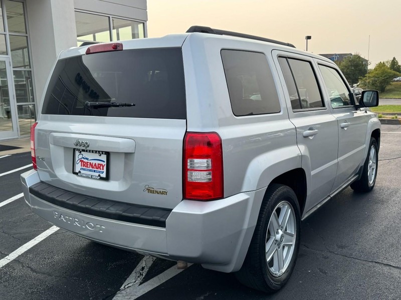 Jeep Patriot Vehicle Image 03