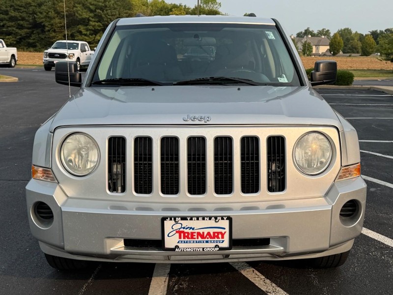 Jeep Patriot Vehicle Image 09
