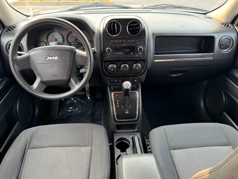 Jeep Patriot Vehicle Image 11