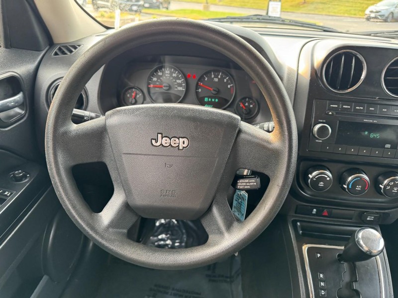 Jeep Patriot Vehicle Image 12