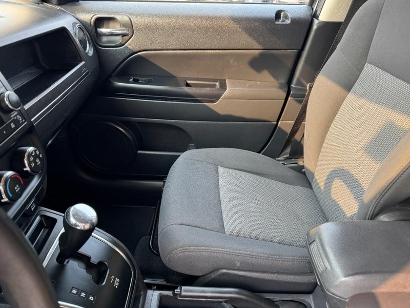 Jeep Patriot Vehicle Image 13