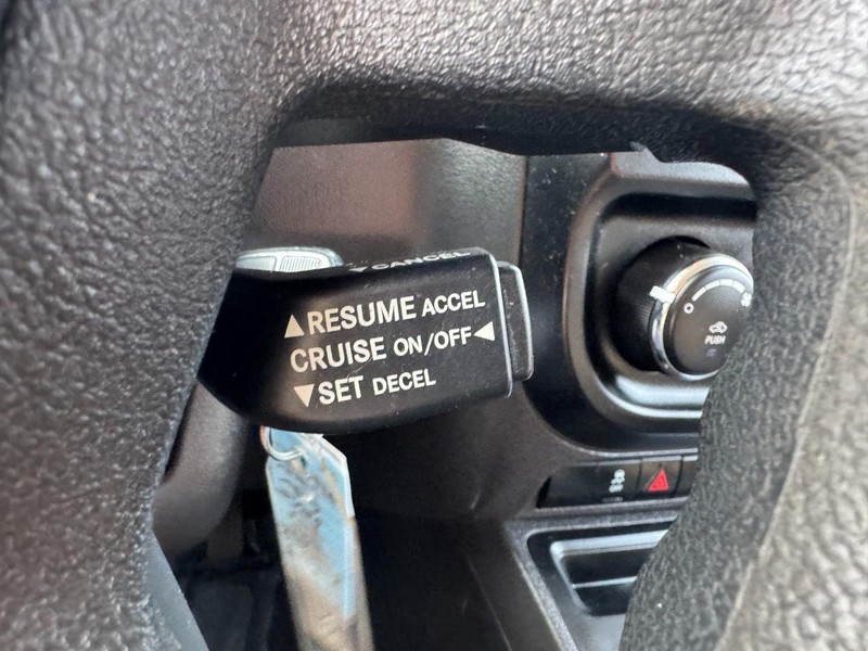 Jeep Patriot Vehicle Image 16