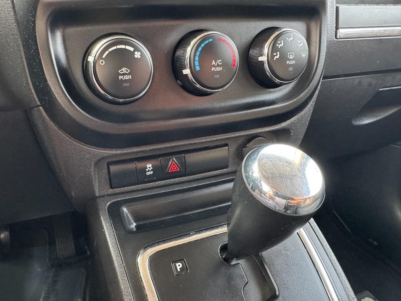 Jeep Patriot Vehicle Image 17