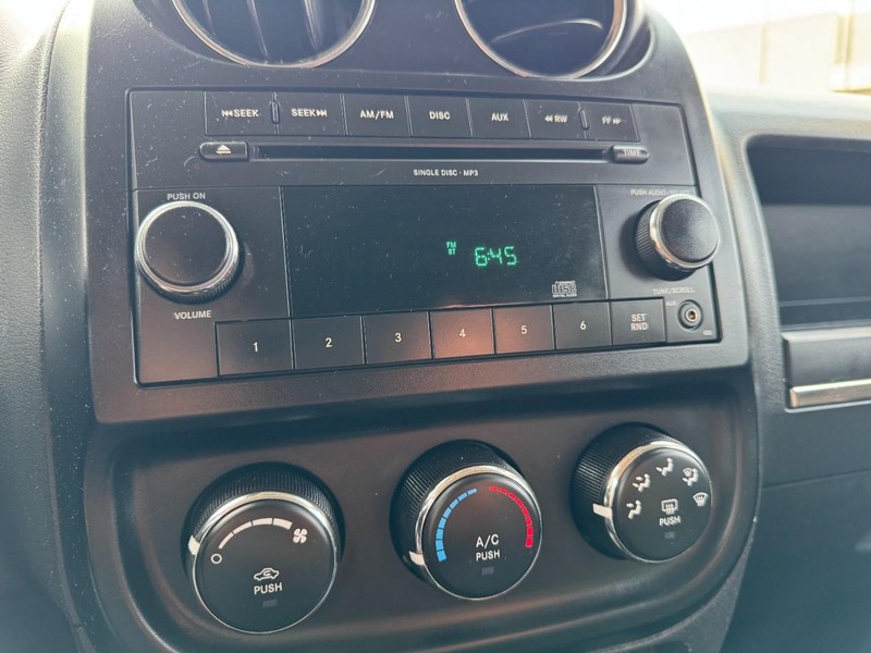 Jeep Patriot Vehicle Image 18