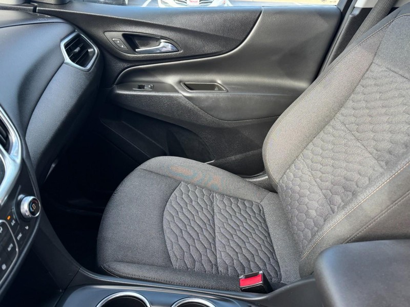 Chevrolet Equinox Vehicle Image 13