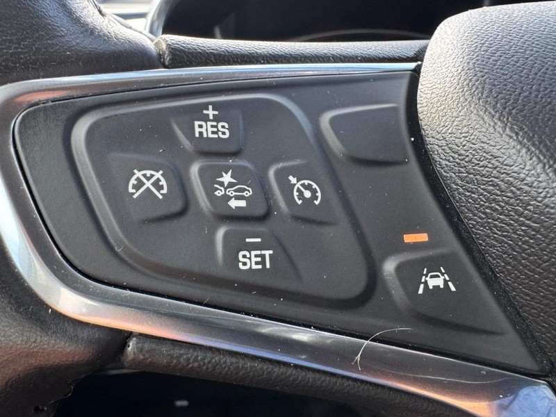 Chevrolet Equinox Vehicle Image 16