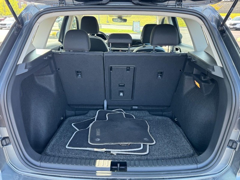 Volkswagen Taos Vehicle Image 06