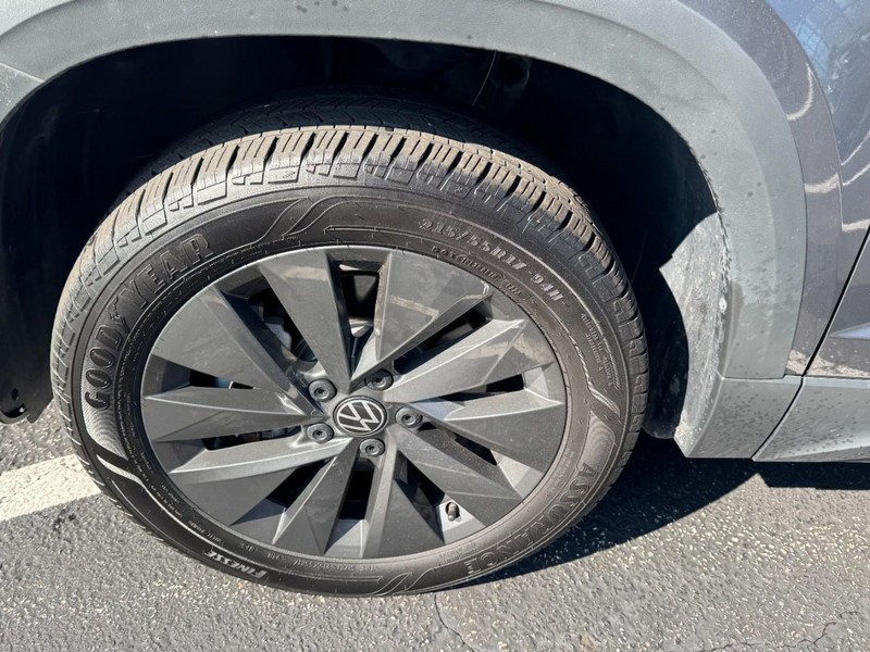 Volkswagen Taos Vehicle Image 07