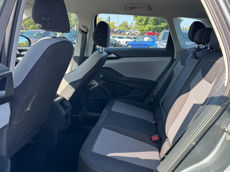 Volkswagen Taos Vehicle Image 10