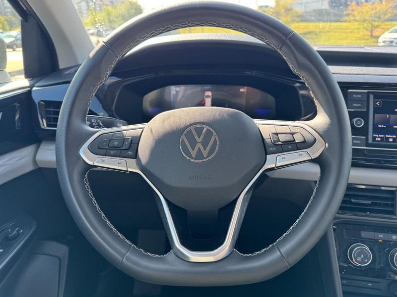 Volkswagen Taos Vehicle Image 12