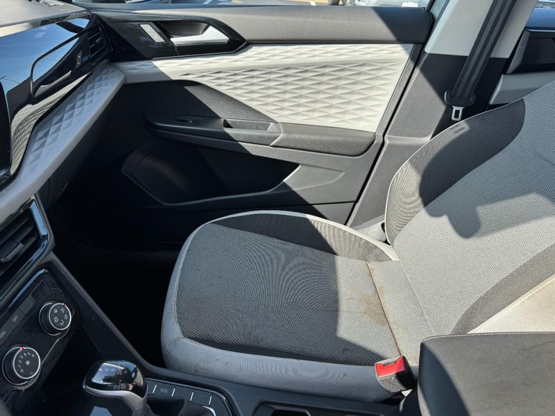Volkswagen Taos Vehicle Image 13