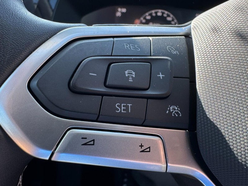 Volkswagen Taos Vehicle Image 16