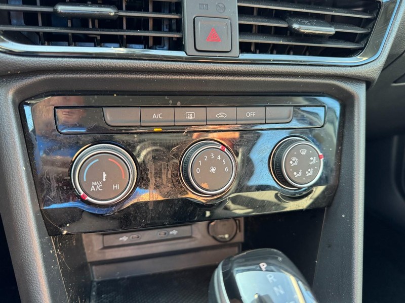 Volkswagen Taos Vehicle Image 18