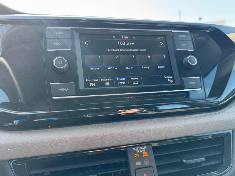 Volkswagen Taos Vehicle Image 19