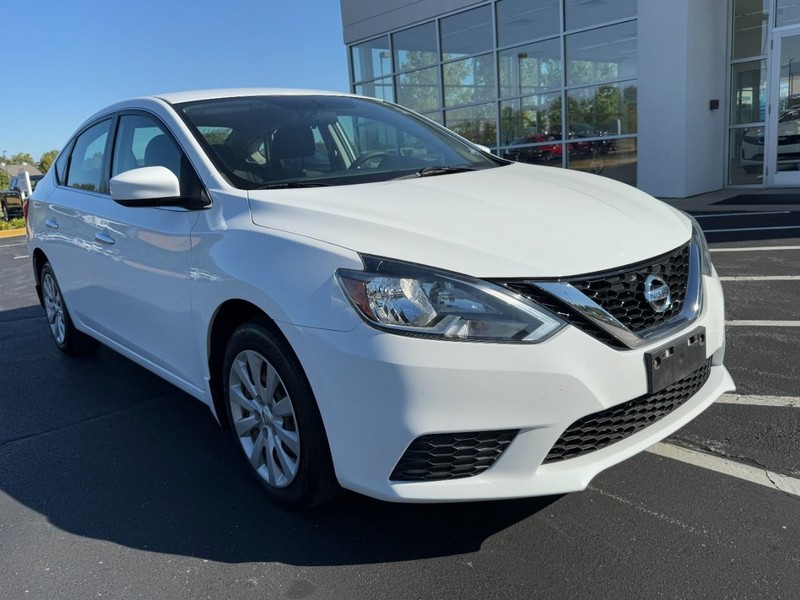 Nissan Sentra Vehicle Image 02