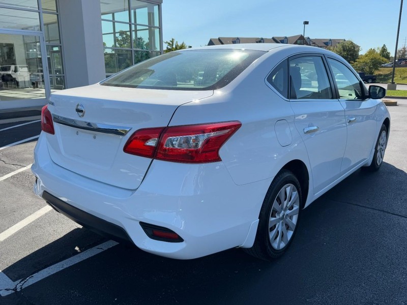 Nissan Sentra Vehicle Image 03