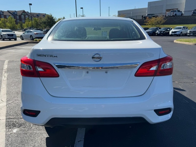 Nissan Sentra Vehicle Image 04