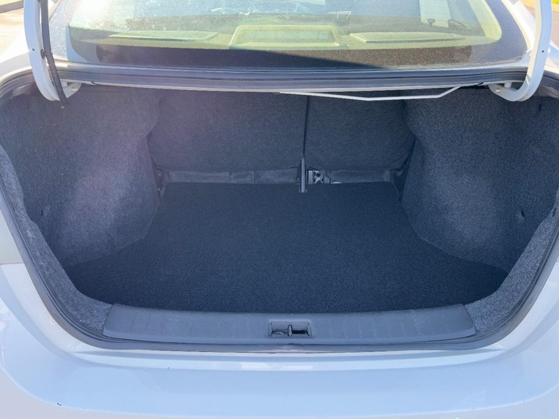 Nissan Sentra Vehicle Image 06