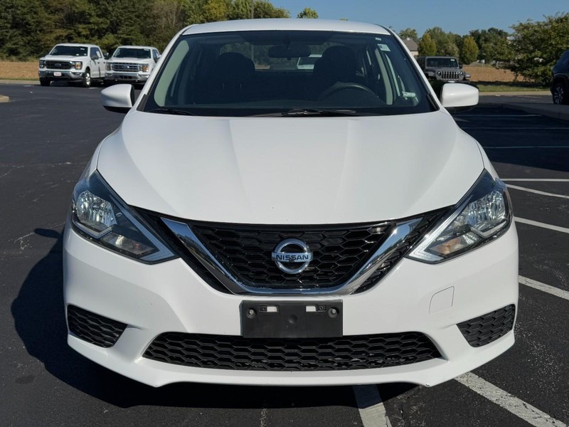 Nissan Sentra Vehicle Image 09