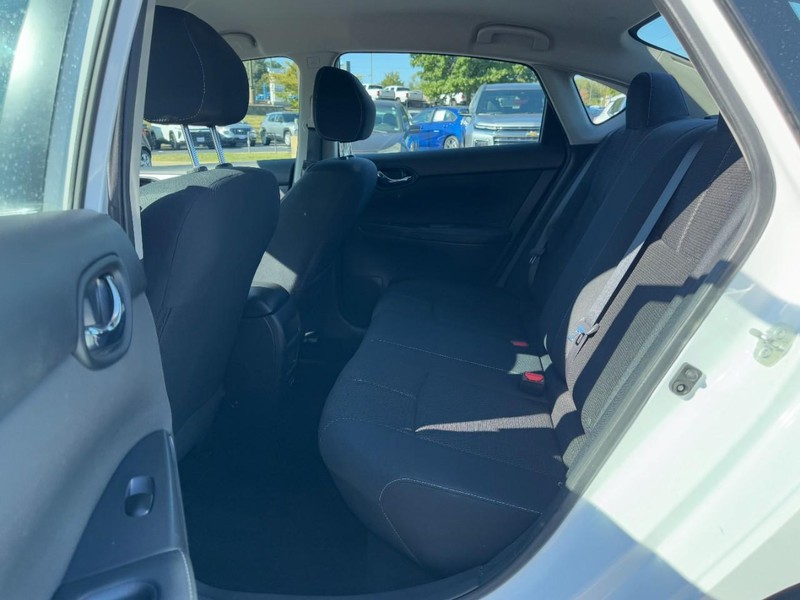 Nissan Sentra Vehicle Image 10