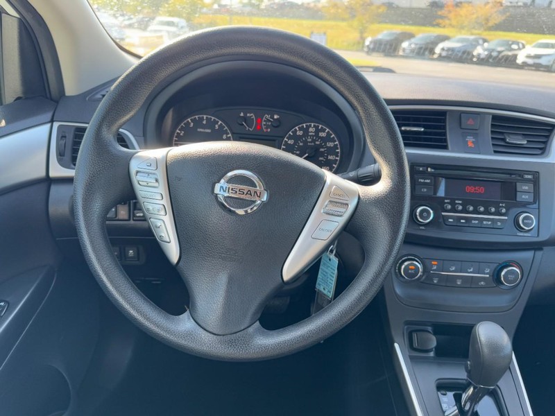Nissan Sentra Vehicle Image 12