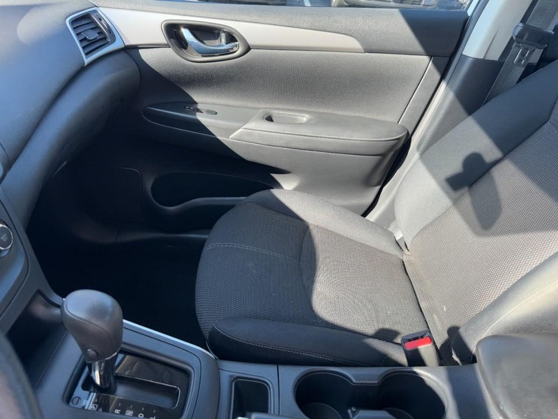 Nissan Sentra Vehicle Image 13