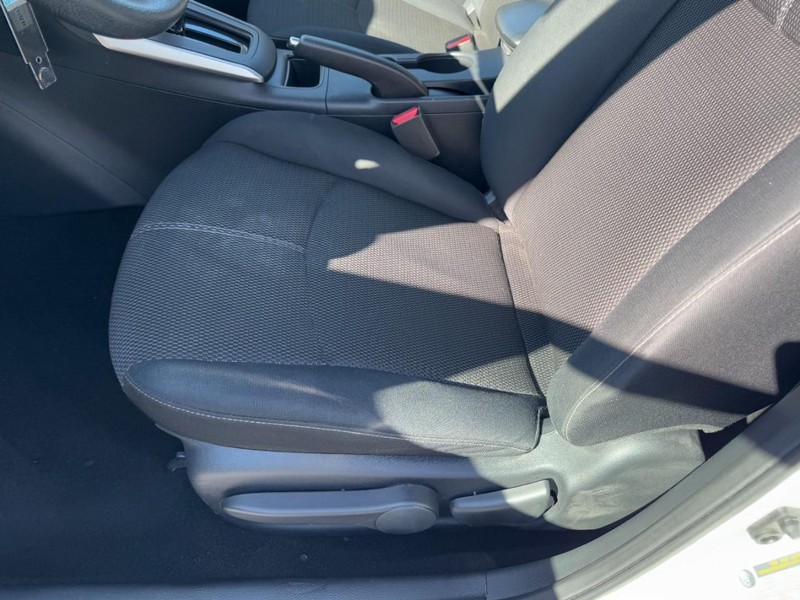 Nissan Sentra Vehicle Image 14