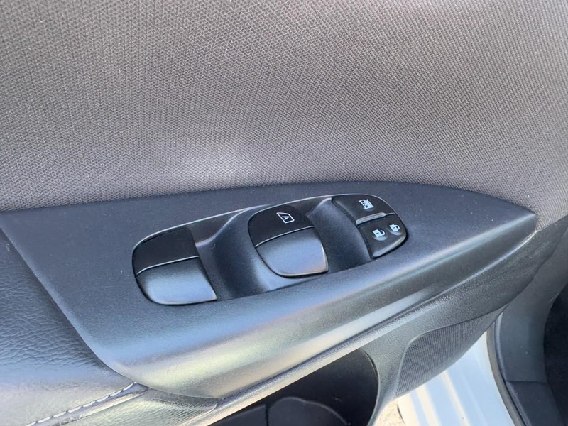 Nissan Sentra Vehicle Image 15
