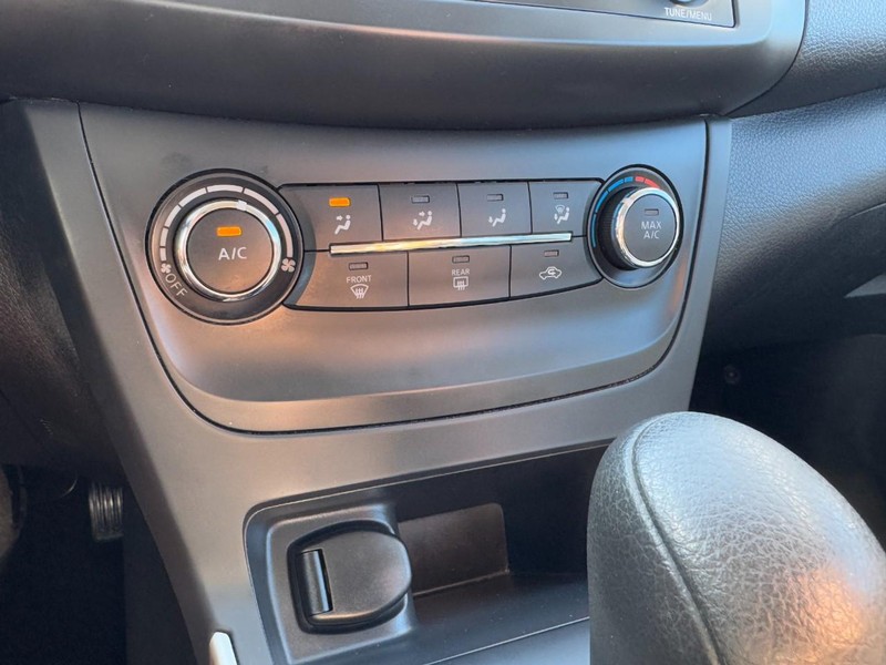Nissan Sentra Vehicle Image 19