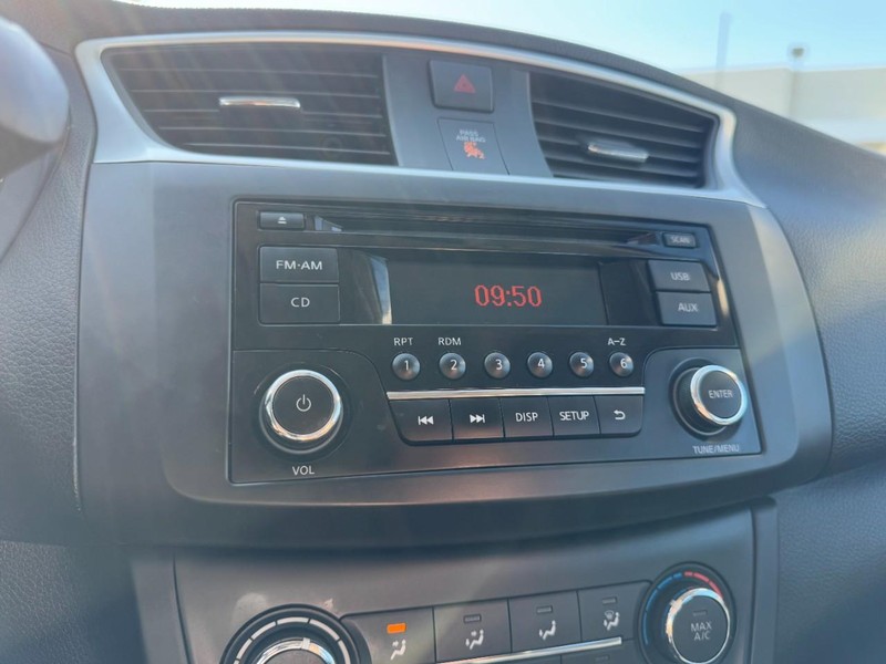 Nissan Sentra Vehicle Image 20