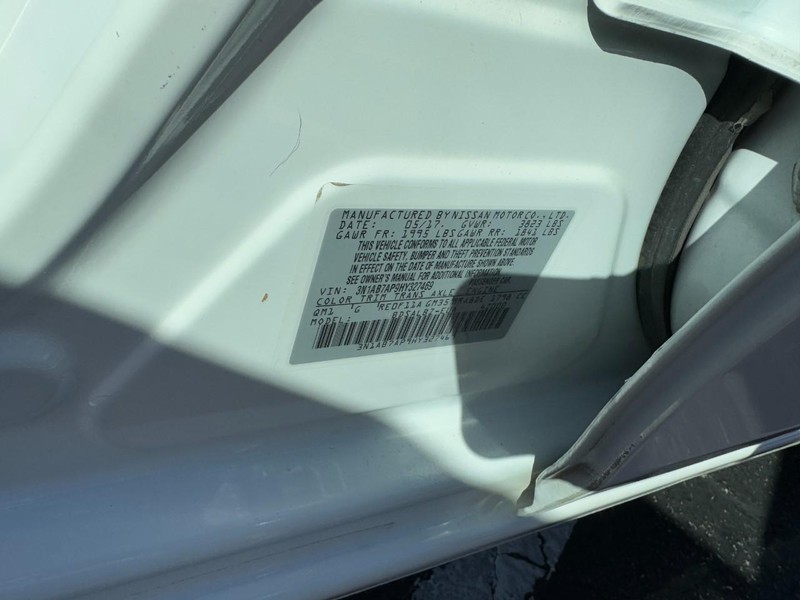 Nissan Sentra Vehicle Image 22