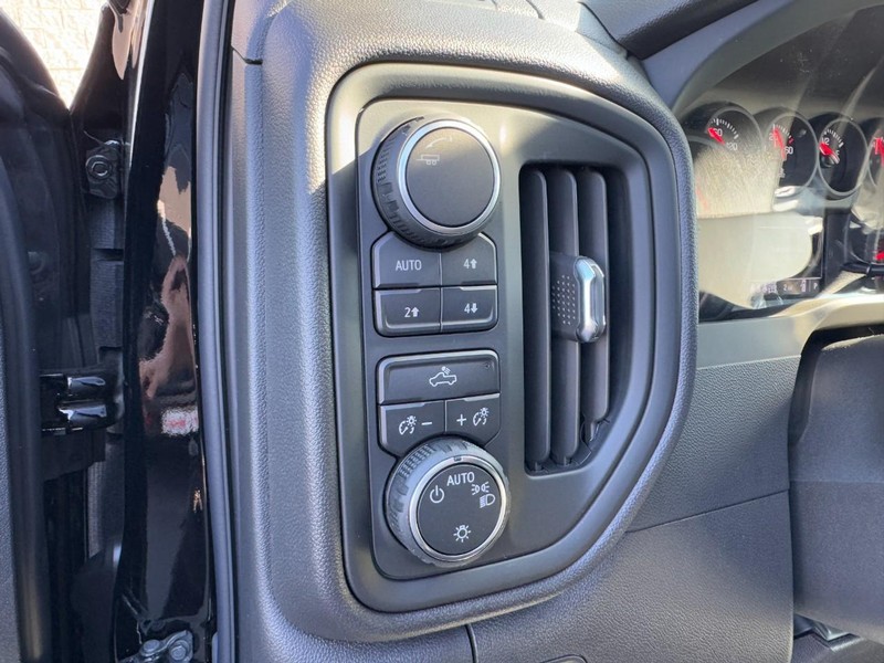 Chevrolet Silverado 1500 Vehicle Image 12