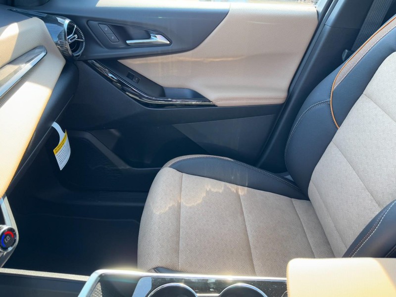 Chevrolet Equinox Vehicle Image 09