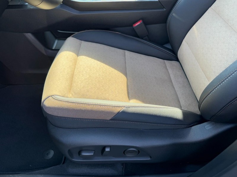 Chevrolet Equinox Vehicle Image 10