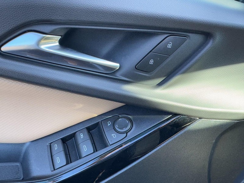 Chevrolet Equinox Vehicle Image 11