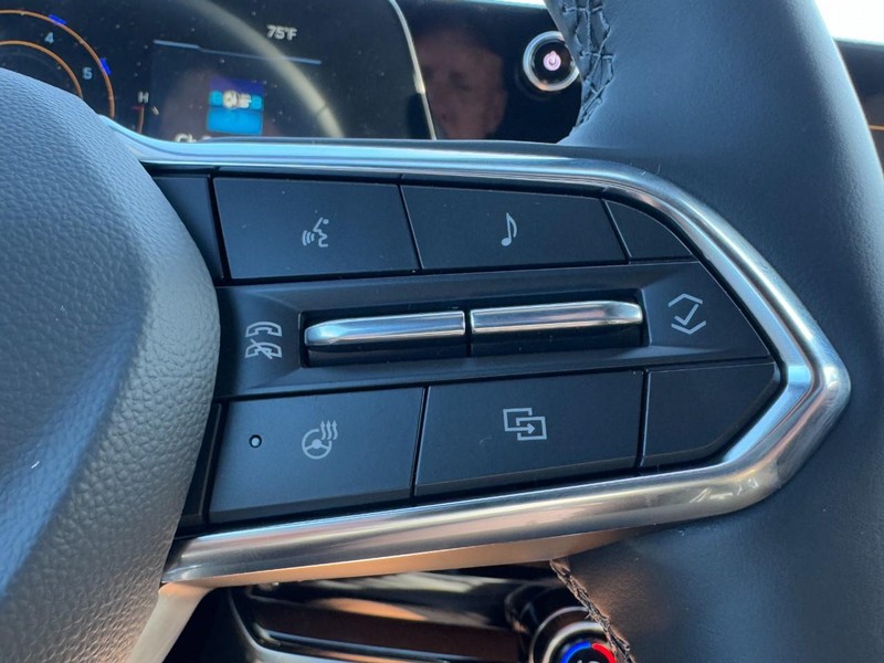 Chevrolet Equinox Vehicle Image 13