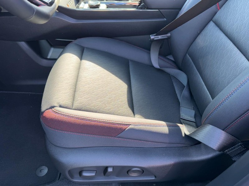 Chevrolet Equinox Vehicle Image 10