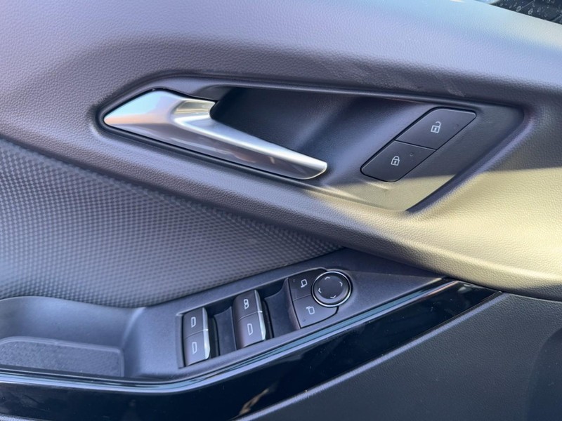 Chevrolet Equinox Vehicle Image 11