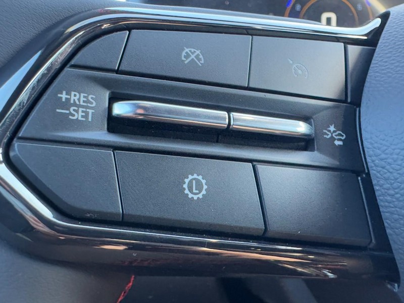 Chevrolet Equinox Vehicle Image 12