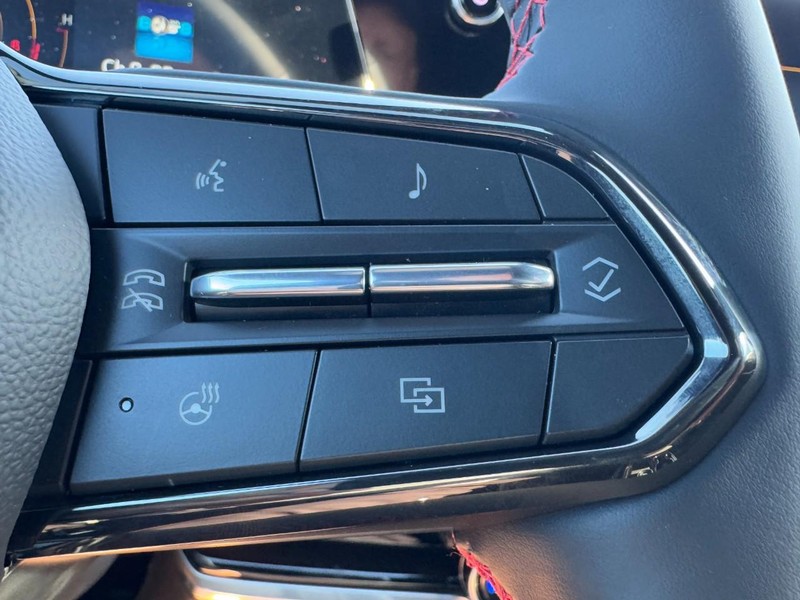 Chevrolet Equinox Vehicle Image 13