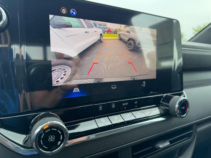 Chevrolet Colorado Vehicle Image 16