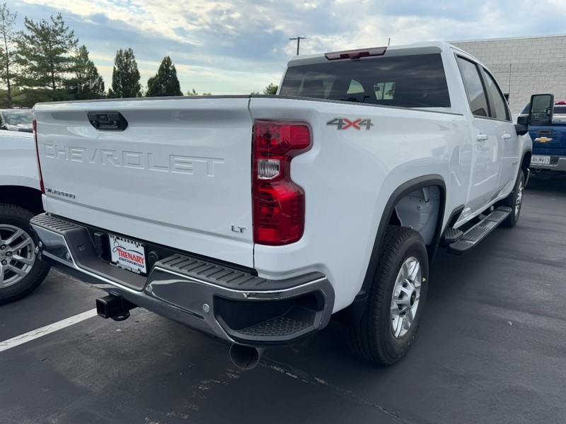 Chevrolet Silverado 2500HD Vehicle Image 03