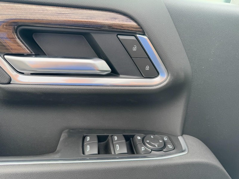 Chevrolet Silverado 2500HD Vehicle Image 10