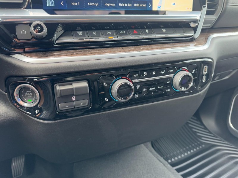 Chevrolet Silverado 2500HD Vehicle Image 14