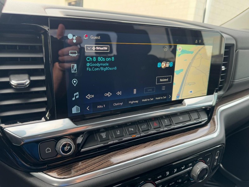 Chevrolet Silverado 2500HD Vehicle Image 15