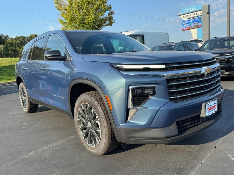 Chevrolet Traverse Vehicle Image 02