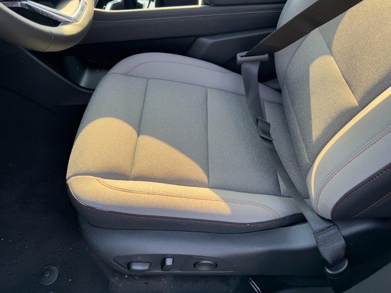 Chevrolet Traverse Vehicle Image 11