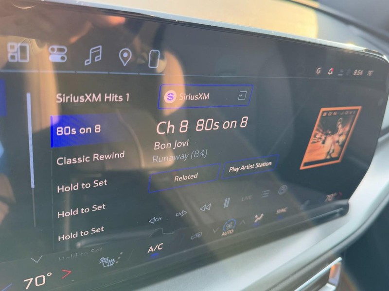 Chevrolet Traverse Vehicle Image 16