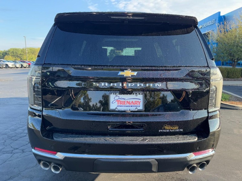 Chevrolet Suburban Vehicle Image 04