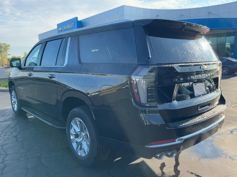 Chevrolet Suburban Vehicle Image 05